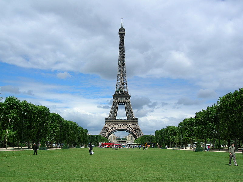 800px-Le_Tour_Eiffel_from_Le_Champs_de_Mars.jpg