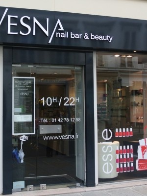 bar-a-ongles-vesna-paris-75003-rue-de-turenne-ext1-300x400.jpg