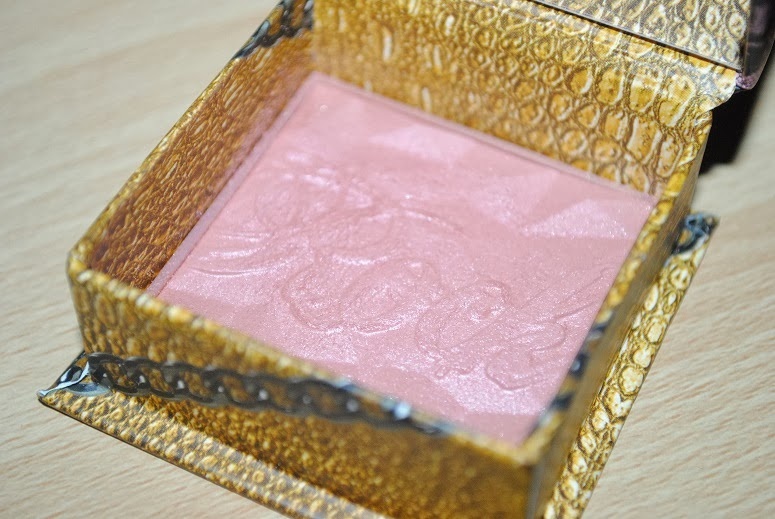 benefit-rockateur-cheek-powder-review-428x2861.jpg