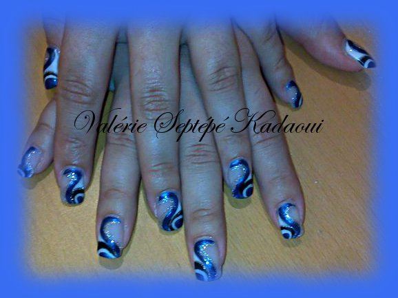 graphic bleue.jpg