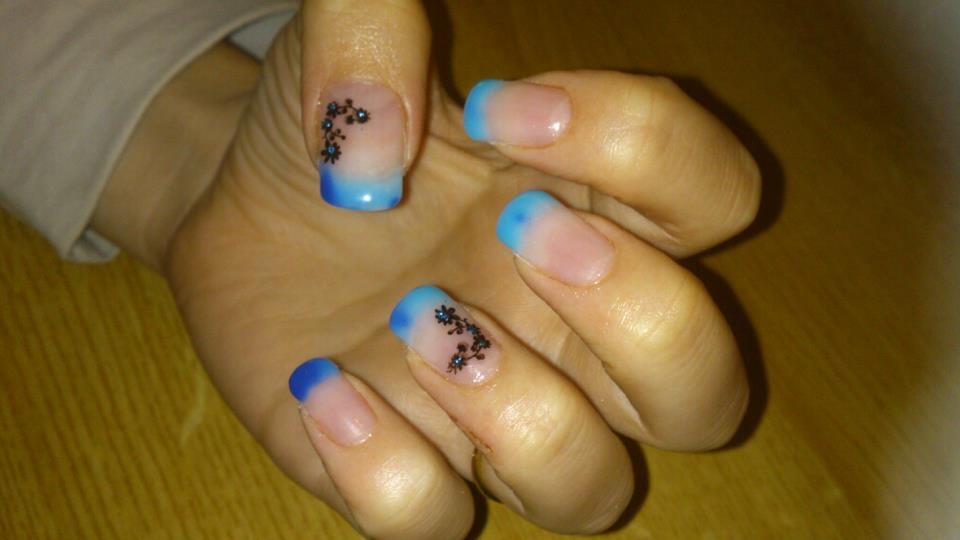 HK003 Gel UV Shiny P&P - Blue-Lightblue par Les-ongles Extensions D'Emilie 1-1.jpg