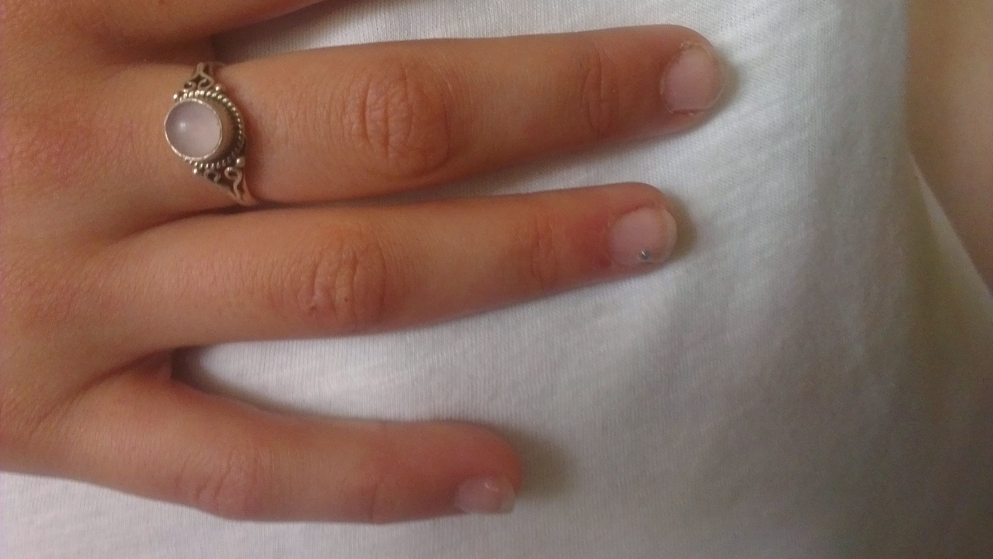 loriane gel UV sur ongles naturels + strass (4).jpg