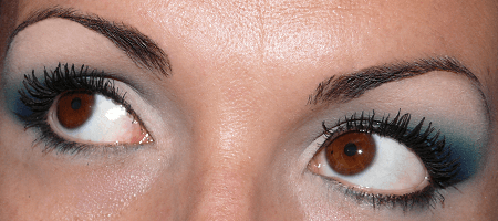 Maquillage mat turquoise2.png