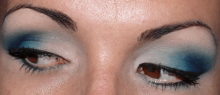 Maquillage mat turquoise3.png