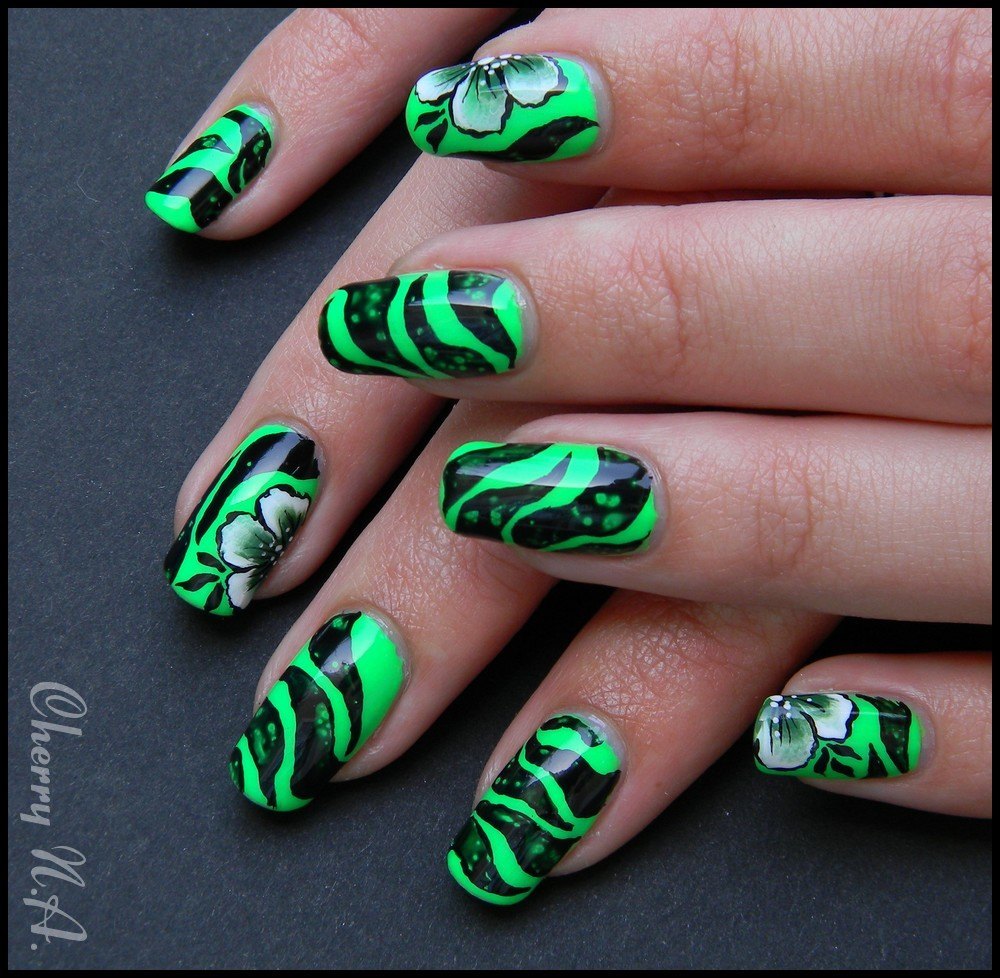 nail art design decoration ongles OPI black spotted fleur one stroke fluo neon 7.JPG