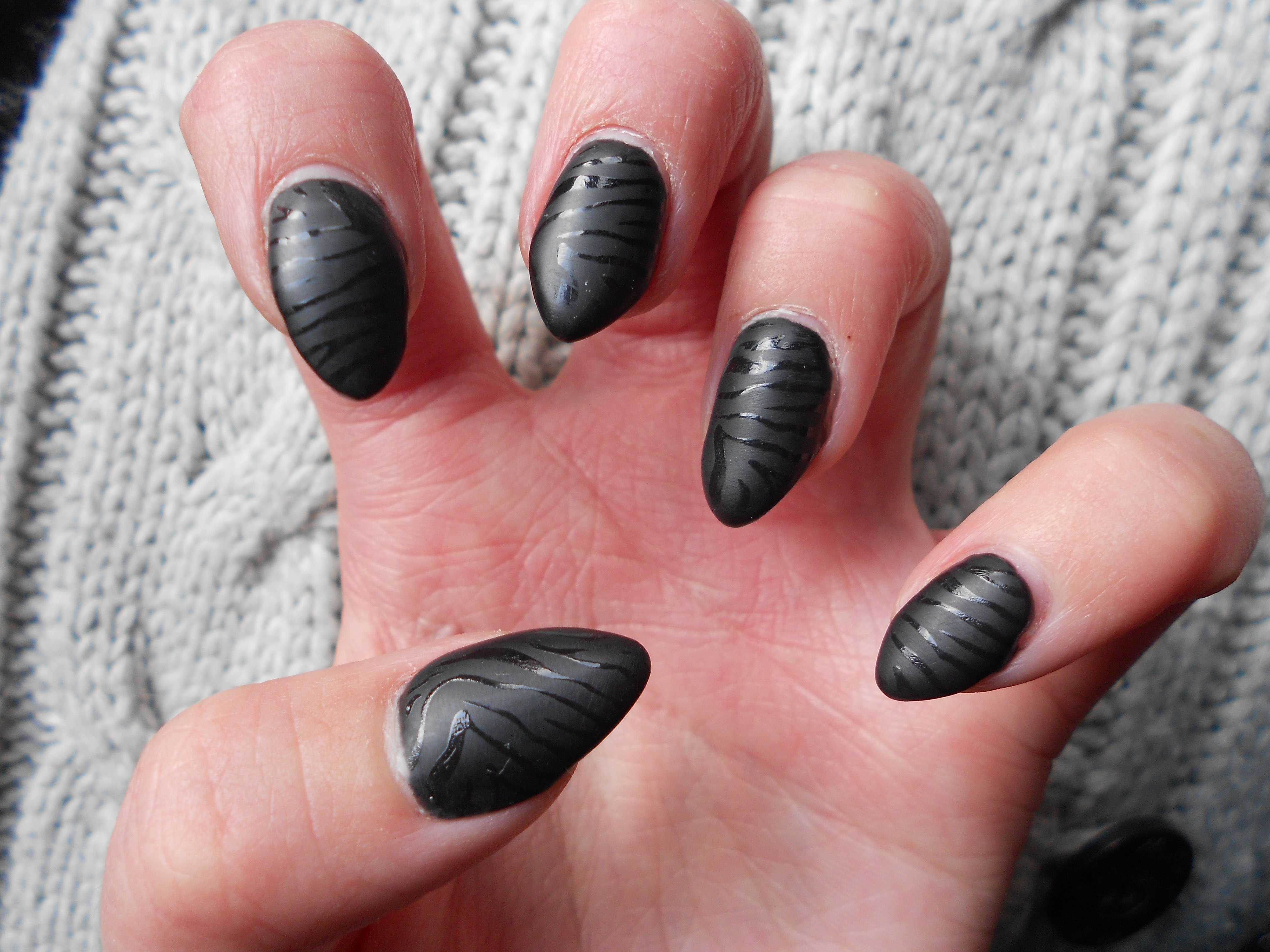 Ongles_Noir_Mat_.jpg