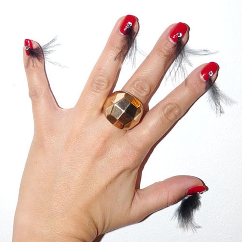 opi rouge et plumes.jpg