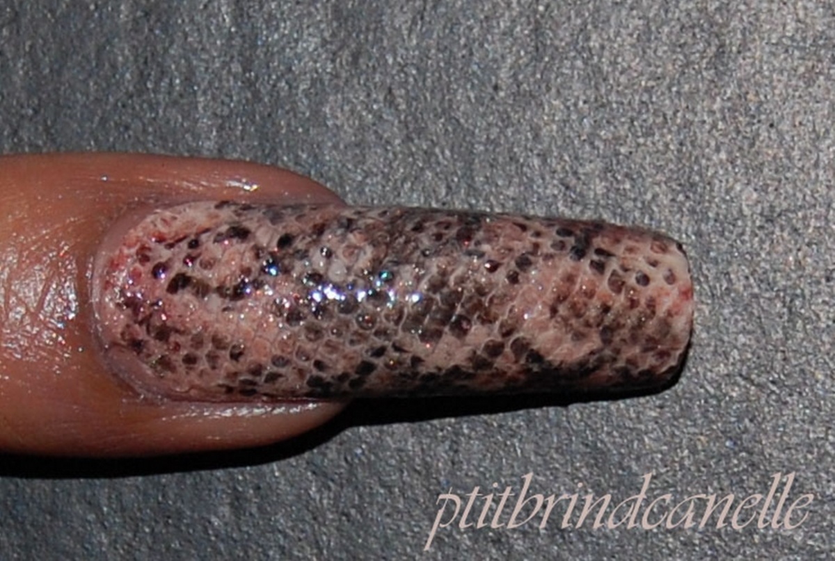 pas à pas nail art peau de serpent (9).jpg
