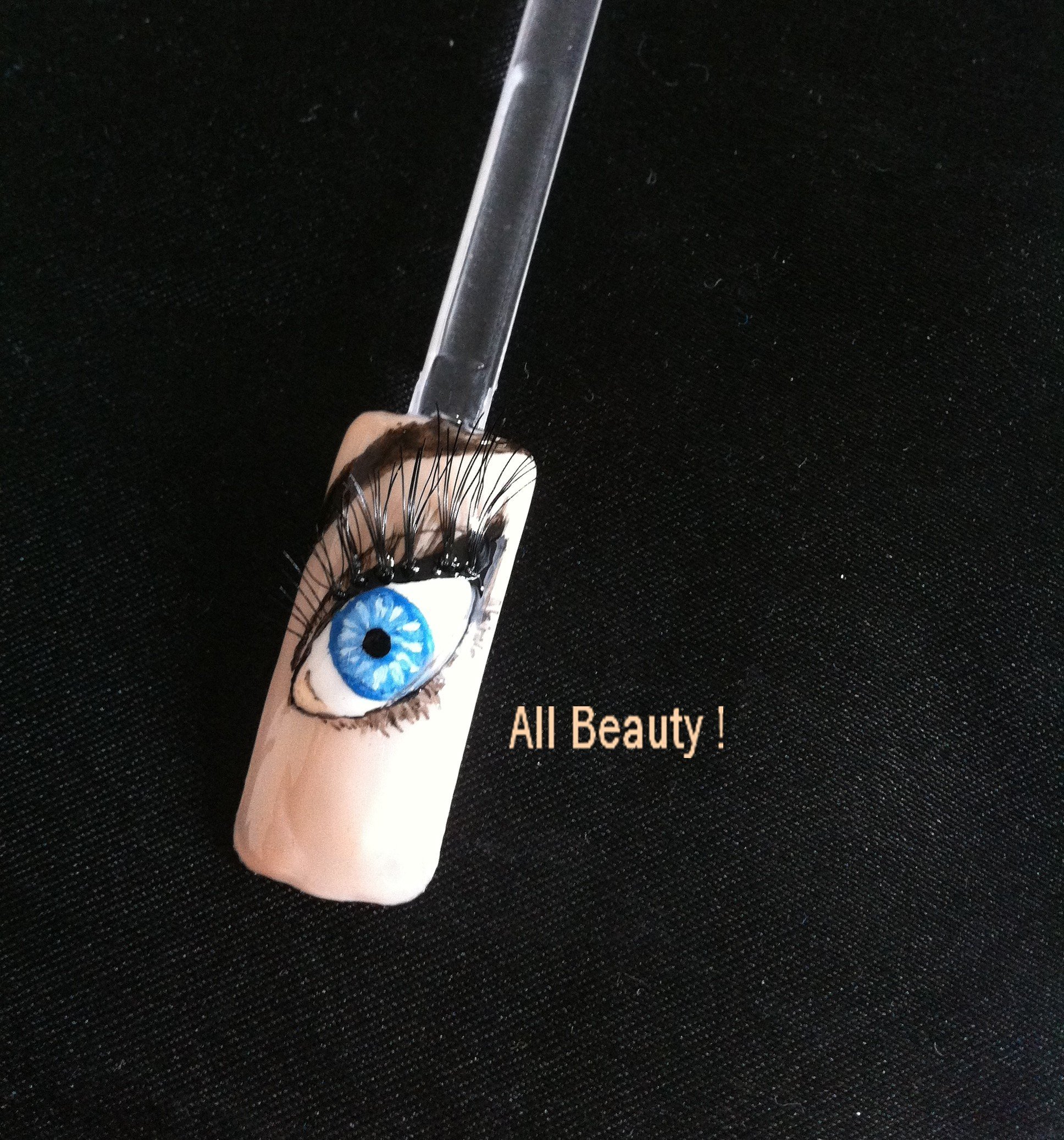 photo protégée oeil.jpg