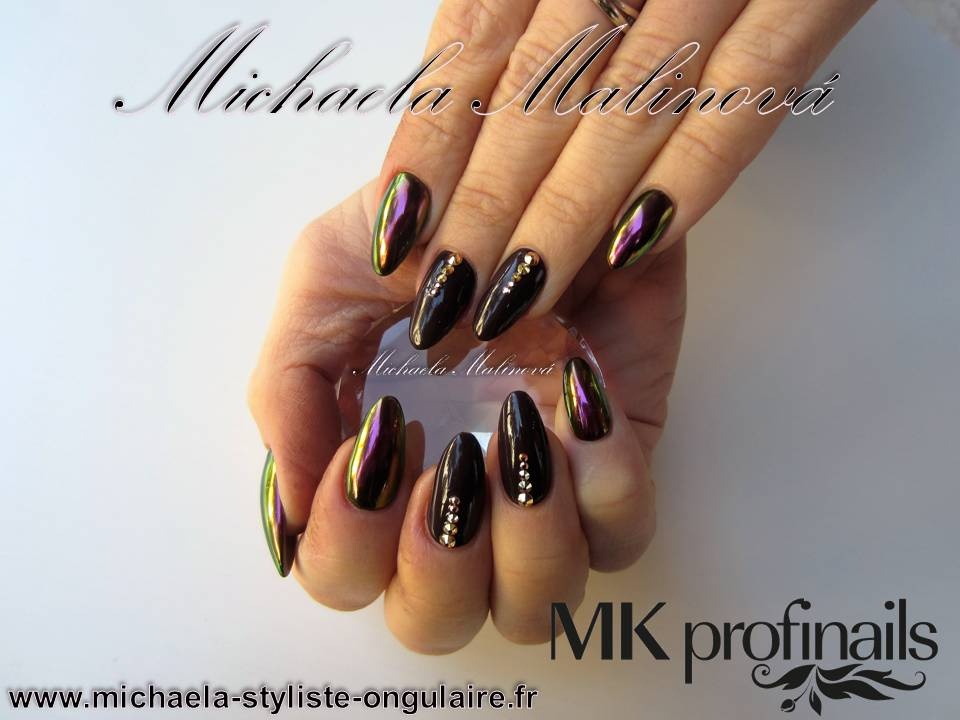 pigment zlatohlavek.jpg