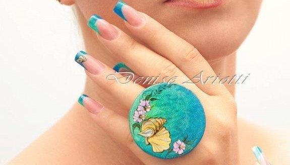 Pose bleu avec bague Denise.jpg