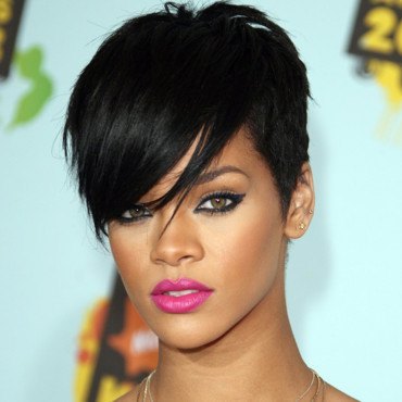 rihanna-encore-brune-4084279ptafy_2041.jpg