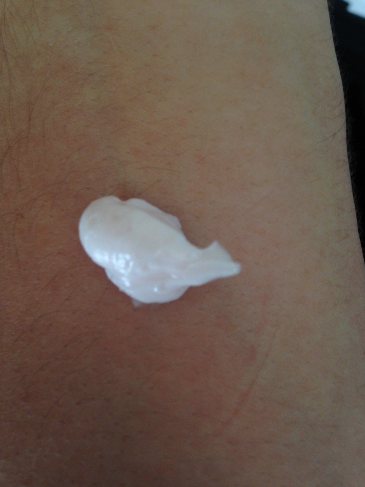 texture Crème Bienfaisante de Garnier.JPG