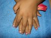 main naura vernis avec Hello Kitty au pouce.jpg