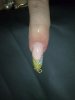 mon petit doigt gauche avec piercing paillettes argentees et dorees du 06072009.jpg