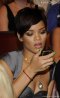 300351-rihanna-ne-fait-rien-a-moitie-et-opte-637x0-3.jpg