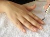 j'applique un émolient à cuticules.jpg