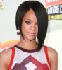 rihanna-encore-une-fois-parfaite-avec-son-carre-plongeant_39083_w460.jpg