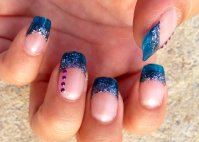 pose sur moi de gel sur chabon french transparente turquoise pailletté noir + strass violet.JPG
