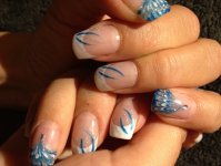 pose de gel sur ongle naturel sur moi nail art marbrer en gel avec strass goutte 2..JPG