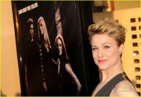 Evan-Rachel-Wood-Debuts-Pixie-Cut-actresses-23106020-1222-833.jpg