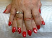 11 pronails modèle rouge fleurs blanches.jpg