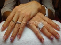 34 V. french demie fleur étirée blanche, violete et paillette mauve annulaire.jpg