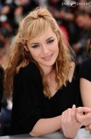 411232-louise-bourgoin-lors-du-photocall-de-637x0-1.jpg