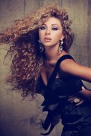 myriam_fares_cheveux_bouclés.jpg