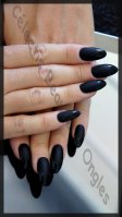 ongles noirs mats.jpg
