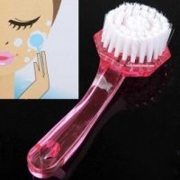 brosse-manuelle-pour-nettoyer-le-visage.jpg