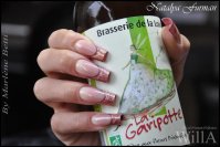 main + bouteille.jpg