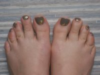 Pose pieds marron et pailettes.jpg