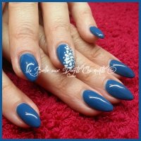 La Belle aux Doigts Charmants SHELLAC BLUE RAPURE cpt 2.jpg