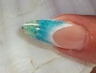 ongle turquoise.jpg